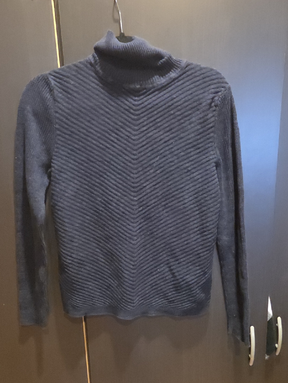 Denver Hayes Navy Ribbed Chevron Turtleneck Sweater